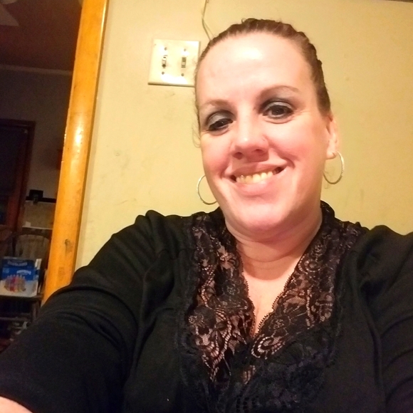 Meet your Posher, Danielle - Picture 1 of 3